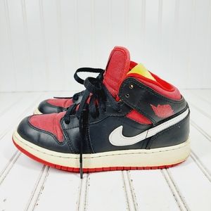 Nike Air Jordan 1 Retro Mid Gym Red Mid Lace Up Sneakers C379